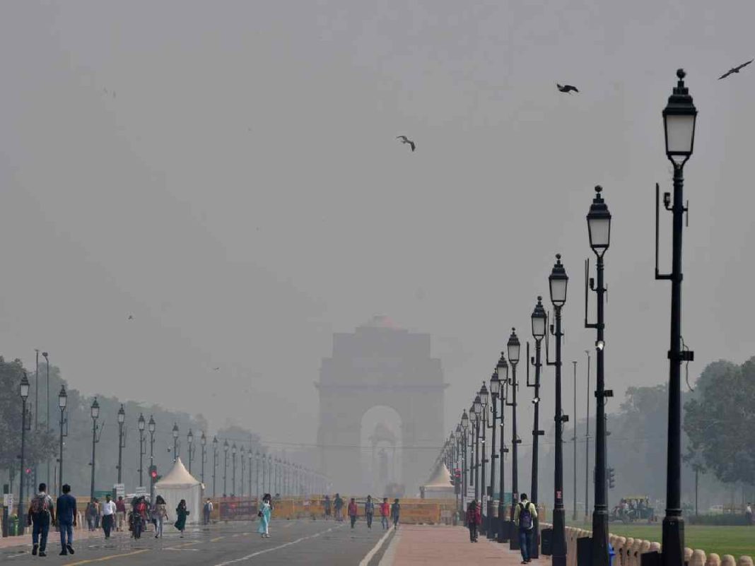 Streets of delhi about air pollution and health protection measures.